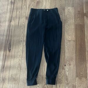 Barney’s New York lightweight black jogger dress pants size 2